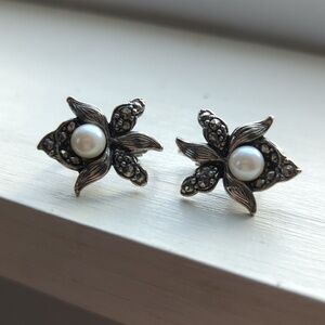 Vintage Avon clip on orchid iris design floral earrings silver tone faux…